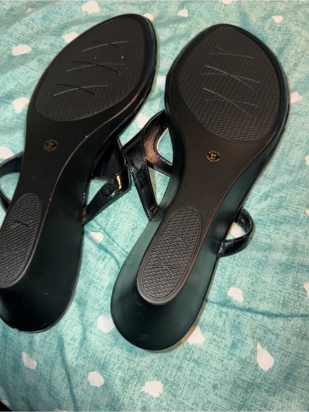 Sz 10 Women’s Black Wedge Thong Sandals. Has comfort pad and non slip pad added